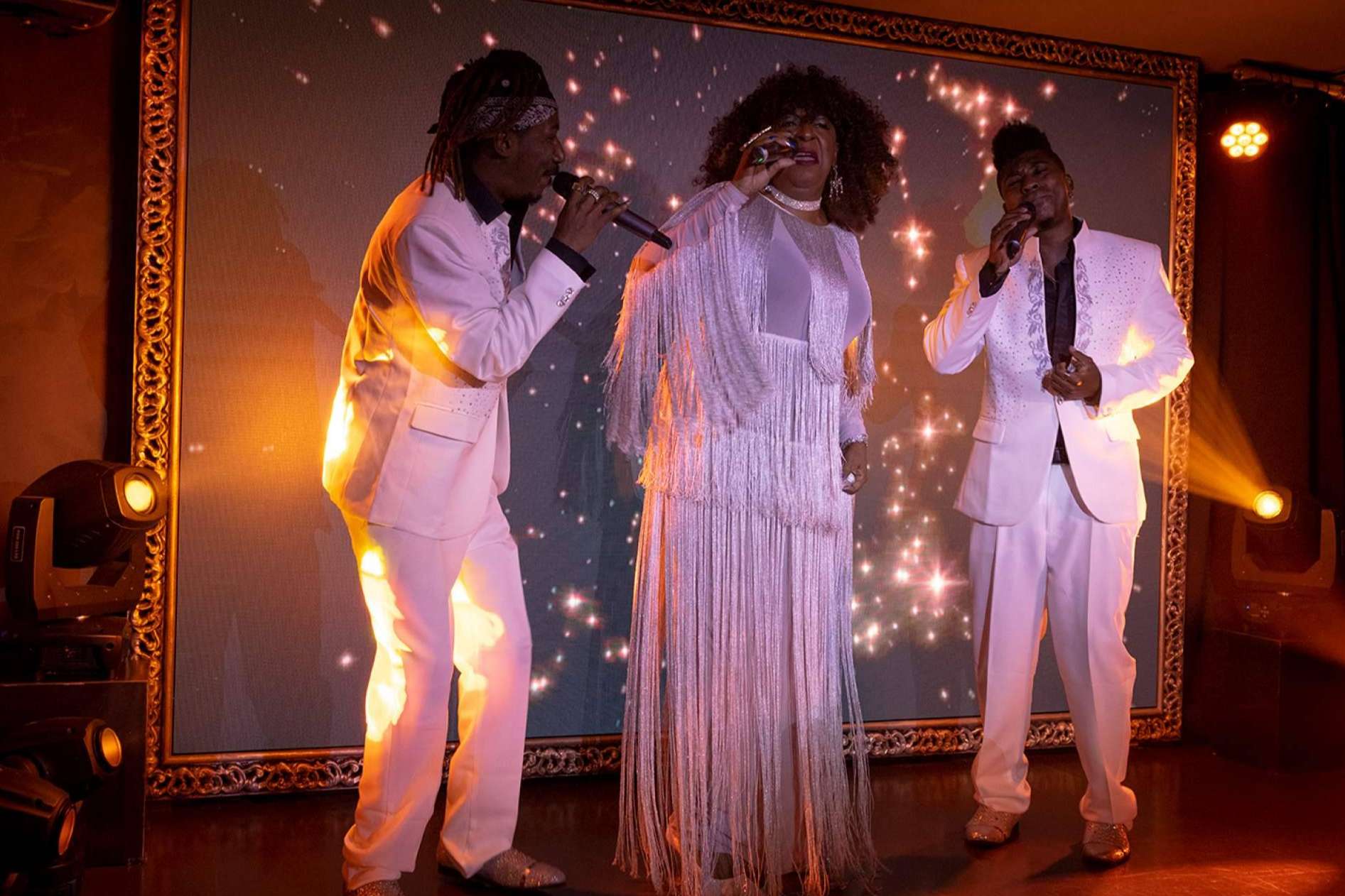 Noches de gastronomía con espectáculo musical en Sitges, de la mano de ZAK Rendez Vous Restaurante