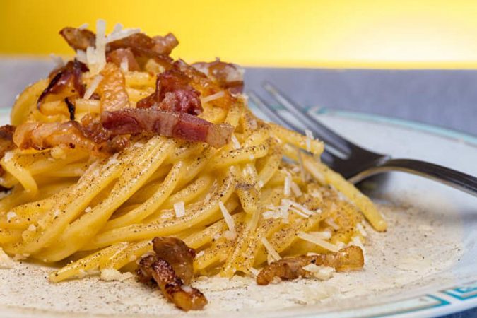 La receta de Arguiñano para hacer unos espaguetis carbonara diferentes 48 Merca2.es Otra variante de la carbonara durante la Guerra