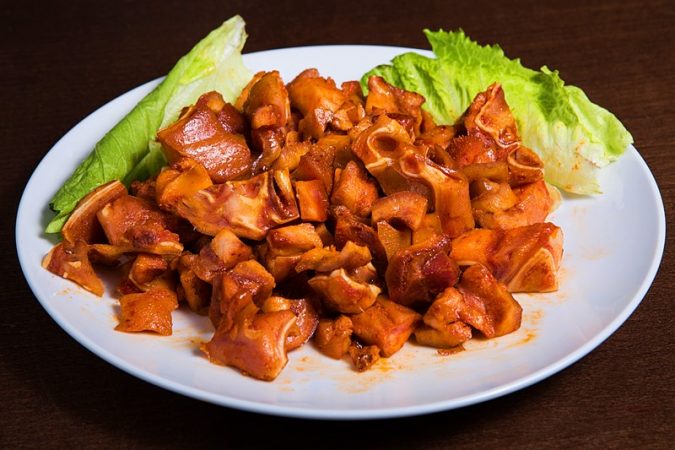 Oreja guisada: el ingrediente que hace más especial este plato 32 Merca2.es oreja cerdo 2 Merca2.es