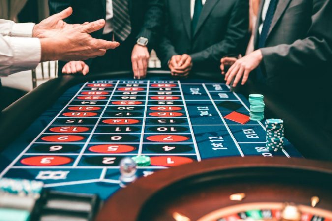 Con estos números tendrás más posibilidades de ganar en la ruleta 20 Merca2.es ruleta y apostadores en un casino fi sico pexels Merca2.es