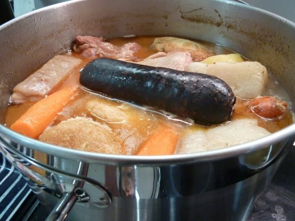 Repollo, morcilla y chorizo en cocido