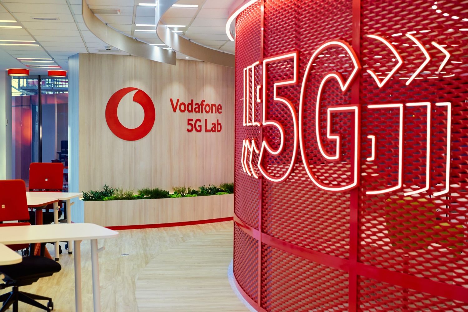 Vodafone España aumenta los márgenes tras reducir la caída de ingresos