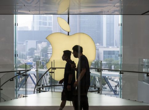 Bruselas vuelve a la carga contra Apple