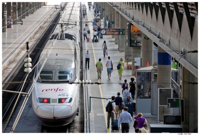 Francia pone en riesgo el puente aéreo entre Madrid y Barcelona 1 Merca2.es Al contrario que IAG, Renfe no pierde cuota pese a aumentar la competencia