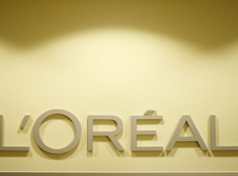 EuropaPress_4760666_filed_10_january_2013_berlin_the_logo_of_loreal_is_seen_during_look_samples L'oréal