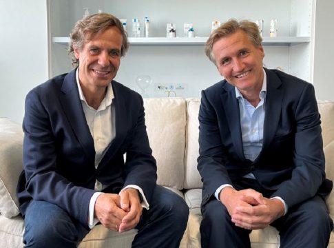 Foto de Pedro Díaz Yuste, CEO de Savia y director de Salud Digital de MAPFRE y Philippe Mottard, director general de L’Oréal Cosmética Activa Foto de Pedro Díaz Yuste, CEO de Savia y director de Salud Digital de MAPFRE y Philippe Mottard, director general de L’Oréal Cosmética Activa