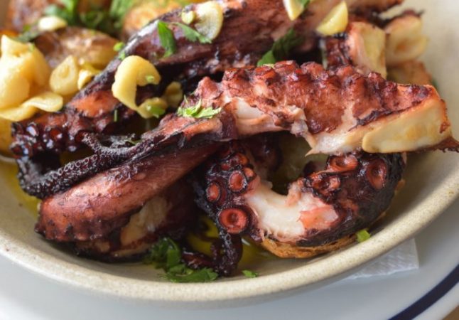 Pulpo asado: la receta que deja por los suelos el pulpo a la gallega 42 Merca2.es como cocinar pulpo facil Merca2.es
