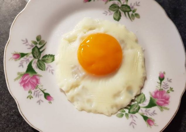 huevo frito en freidora sin aceite foto principal Merca2.es