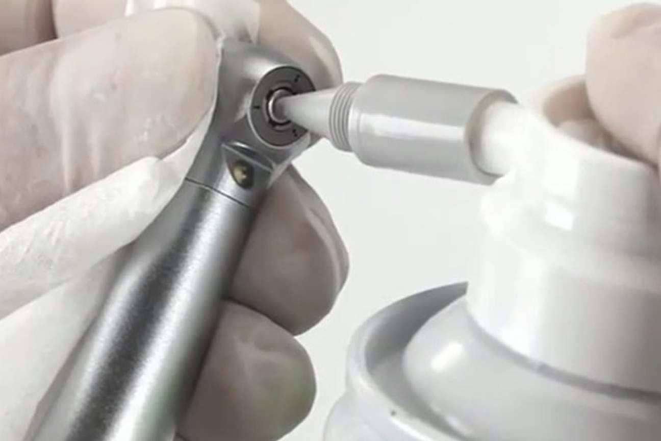 Aceites de lubricación para el correcto mantenimiento de los instrumentales dentales, con Praezimed