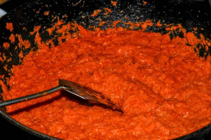 Pisto con huevo poché y sardina ahumada