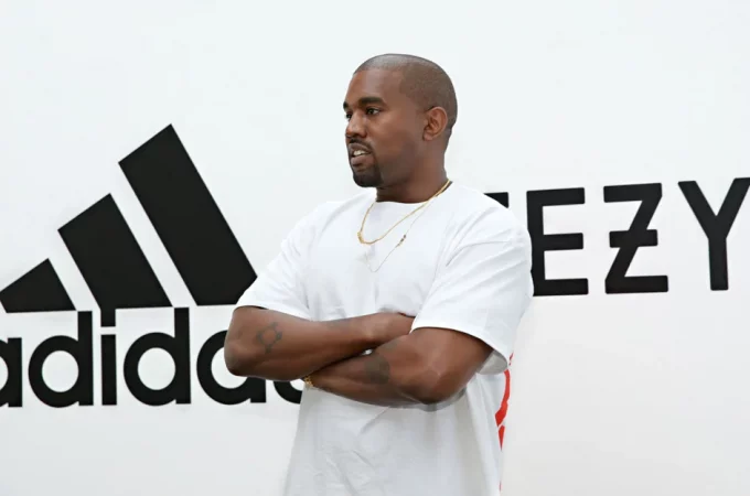 Adidas tapa con Samba Vintage el 'roto' de 1.889 millones que dejó Kanye West 1 Merca2.es La pérdida de Kanye West amenaza con dañar permanentemente los beneficios de Adidas