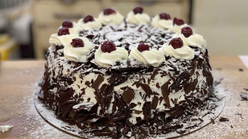 El chocolate de Lidl para dar más sabor a la tarta Selva Negra 44 Merca2.es postres 435717801 134838292 1706x960 Merca2.es