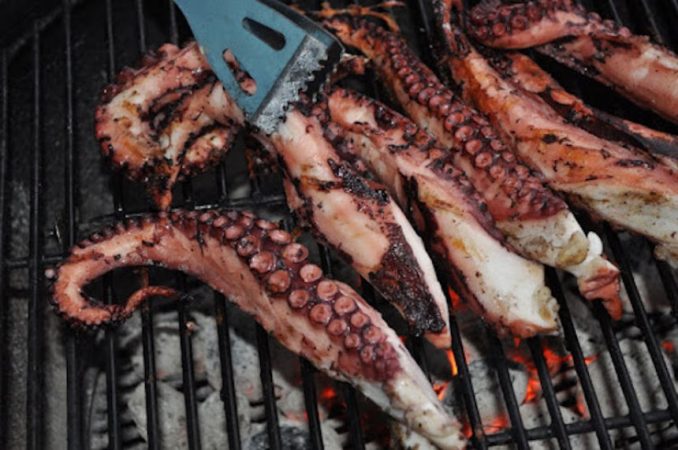 Pulpo asado: la receta que deja por los suelos el pulpo a la gallega 45 Merca2.es pulpo a la brasa 14080 Merca2.es