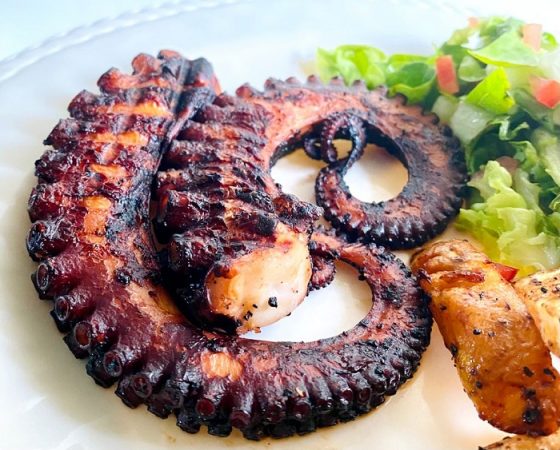 Pulpo asado: la receta que deja por los suelos el pulpo a la gallega 47 Merca2.es pulpo a la parrilla con chimichurri 5 Merca2.es