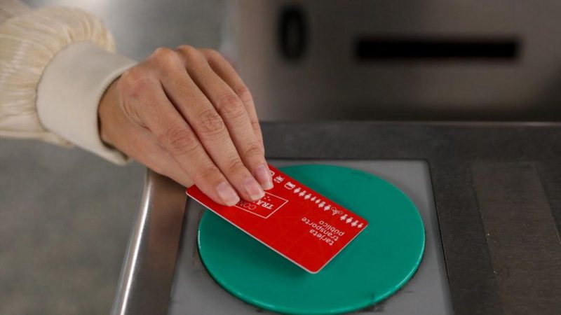 La fecha en la que los mayores de 65 dejarán de pagar por el abono de transporte 6 Merca2.es Gestión de títulos para devolución del abono transporte