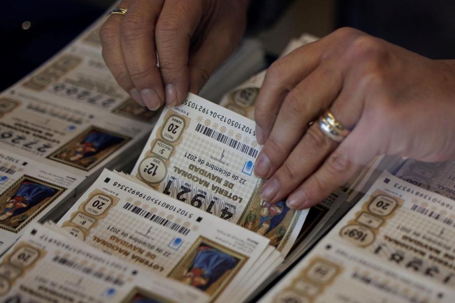 La Psicología Detrás de la Lotería de Navidad y del Niño: ¿Por Qué Jugamos Todos los Años?
