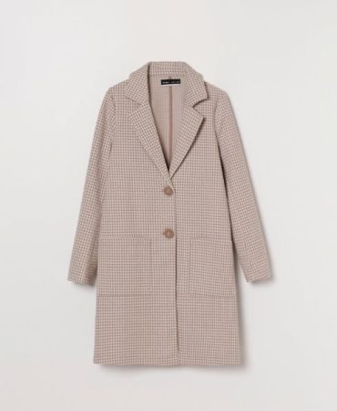 La camisa básica de Lefties que combina con todo por solo 8,99 euros 38 Merca2.es Lefties