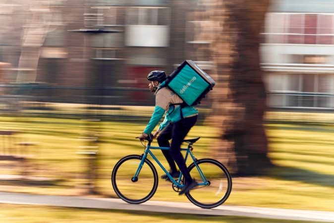 La crisis de Deliveroo en Londres avisa a Glovo y Uber Eats en España 2 Merca2 Deliveroo