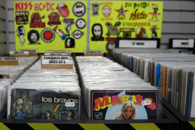 EuropaPress 4402728 varias vinilos tienda discos segunda mano ziggi calle estudios 22 abril Merca2.es