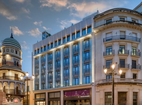 GANADOR_PREMIOS_3_DIAMANTES__Superior_a_200kw_Hotel_Querencia_exterior