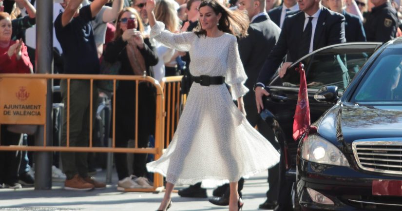 El vestido de Letizia le hace vivir su momento más incómodo