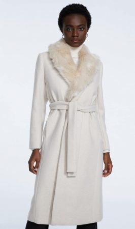 Abrigo con cuello de pelo