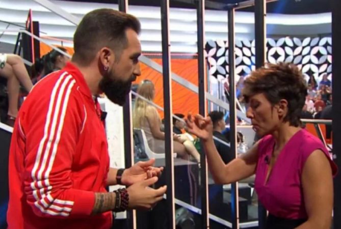 La discusión entre la presentadora y el colaborador