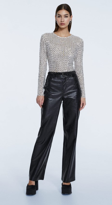 Pantalón 5 bolsillos efecto piel coco