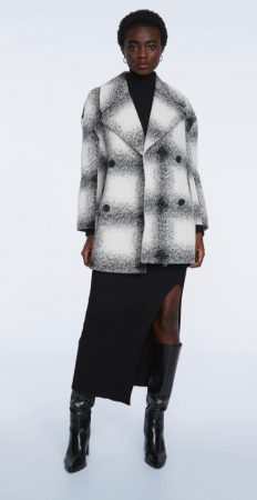 Abrigo corto cuadros de Stradivarius