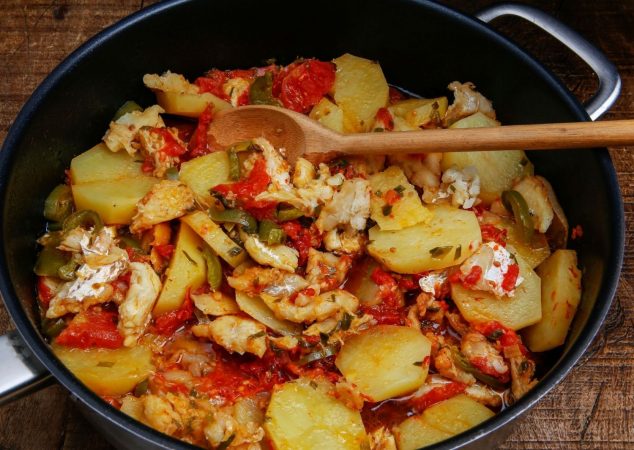 Bacalao al pil pil: la receta tradicional que te llevará menos de una hora 38 Merca2.es White and Yellow Simple Fireworks Photo New Year Card 3 10 Merca2.es