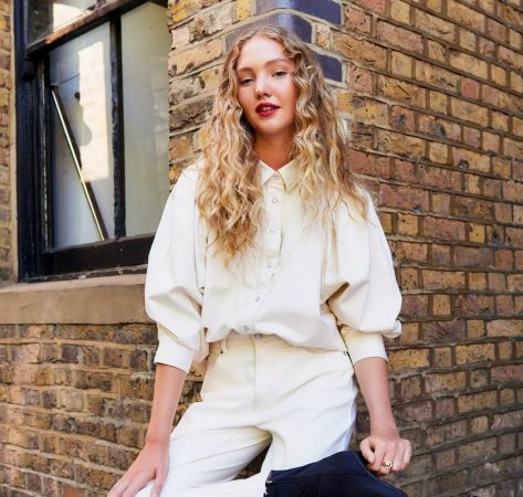 Los nuevos vaqueros de Primark que estilizan la figura por solo 15 euros 36 Merca2.es Blusa en crudo con detalle de canesú