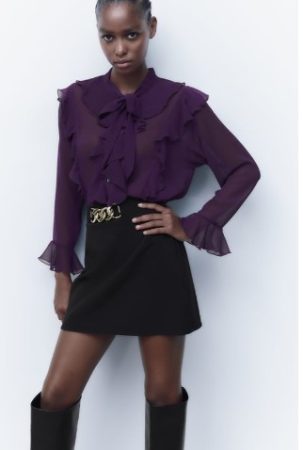 Blusa con lazo y volantes