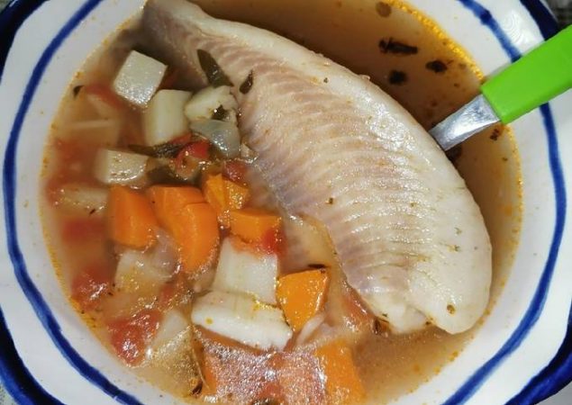 La receta de caldo que le da un sabor de 10 a la fideuá 36 Merca2.es caldo de pescado foto principal Merca2.es