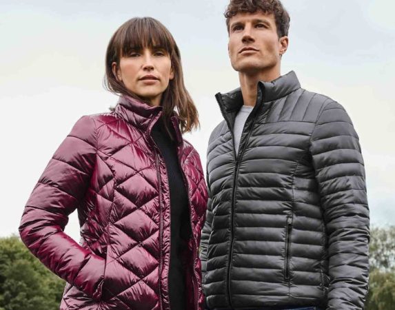 Chaqueta ligera con capucha para mujer