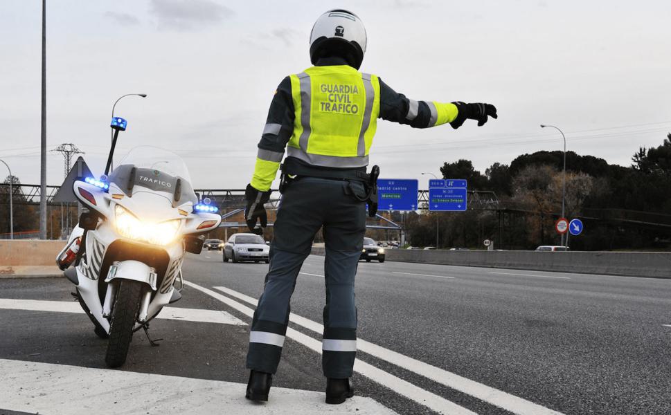 En qué casos circular por el carril izquierdo