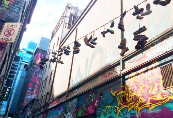 Cómo se originó el término 'Shoefiti'