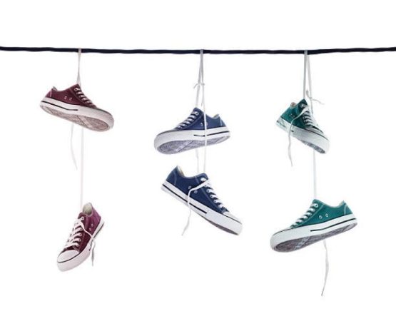 Origen de las zapatillas colgadas de los cables