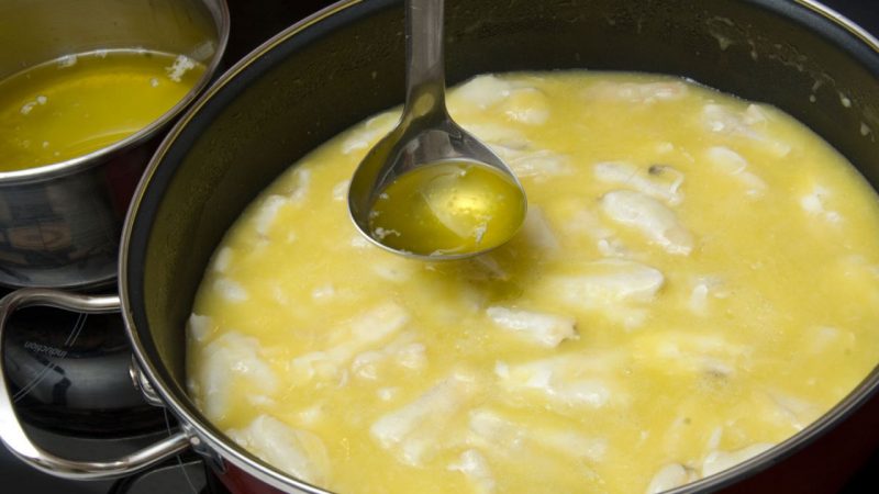 Bacalao al pil pil: la receta tradicional que te llevará menos de una hora 37 Merca2.es kokotxas bacalao pil pil con morrones Merca2.es
