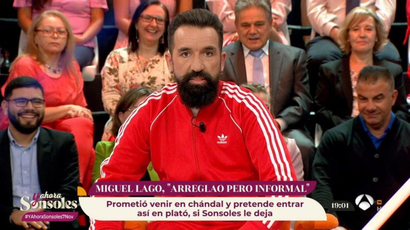 "En plan portero de discoteca"