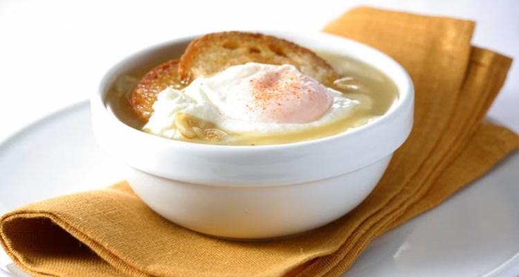 Pan duro rebanadas sopa castellana