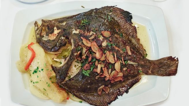 Rodaballo a la sartén: la receta original de Berasategui que está de 10 18 Merca2.es receta de rodaballo a la donostiarra 655x368 1 Merca2.es