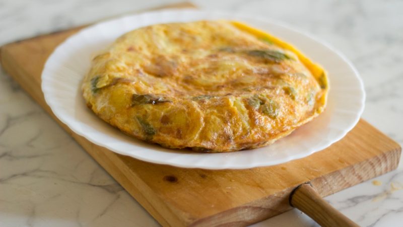 La receta de tortilla de berenjenas que está buenísima y no lleva patatas 47 Merca2.es receta de tortilla de berenjena y calabacin 1 Merca2.es
