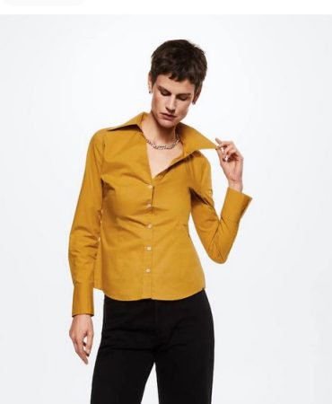 Las 10 camisas de Mango que te apañan la Navidad por menos de 16 euros 21 Merca2.es screenshot shop.mango .com 2022.11.28 13 05 31 Merca2.es