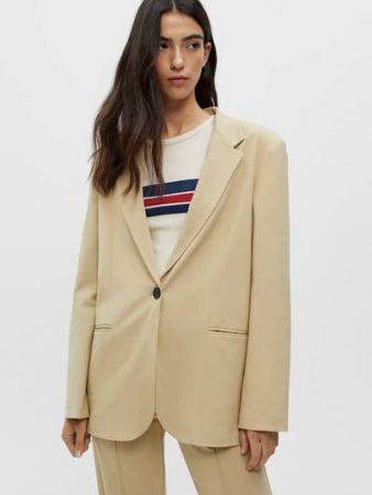 La chaqueta de Pull&Bear por 39,99 euros para darle vida a tu armario 15 Merca2.es screenshot www.pullandbear.com 2022.11.06 10 03 47 Merca2.es