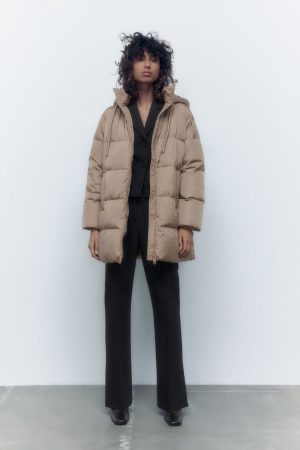 Zara: el abrigo con un 37% de descuento que parece de marca 14 Merca2.es zara 1 Merca2.es