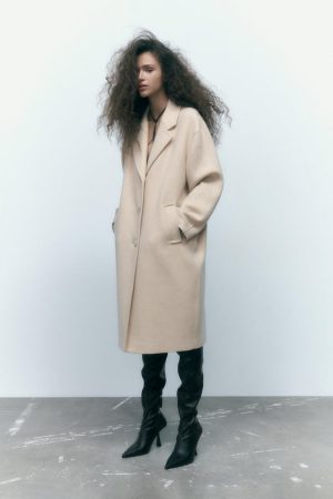 Zara: el abrigo con un 37% de descuento que parece de marca 16 Merca2.es zara 3 Merca2.es