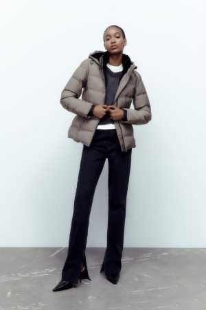 Zara: el abrigo con un 37% de descuento que parece de marca 22 Merca2.es zara 9 Merca2.es