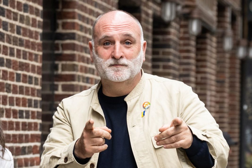 Así es cómo hace las croquetas José Andrés en un santiamén