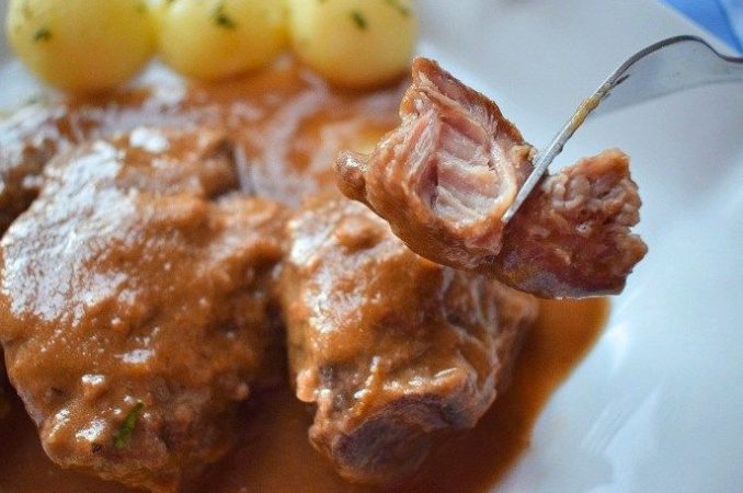 Carrilleras guisadas con patatas