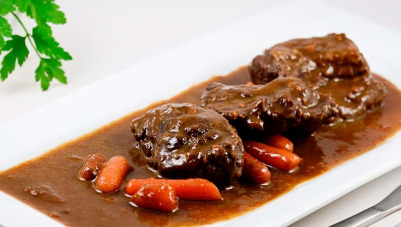 Carrilleras al vino tinto